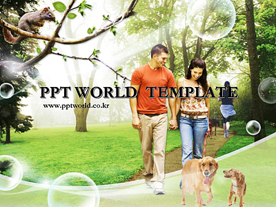 개와산책 산책하는커플 PPT 템플릿 공원에서 개와 산책하는 커플
