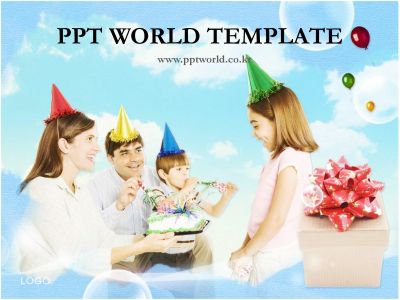 케익 파티 PPT 템플릿 생일축하하는 가족(메인)